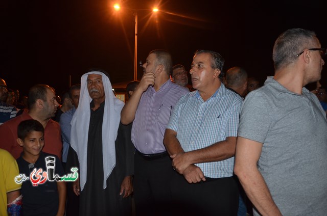   كفرقاسم - فيديو : الالاف في مظاهرة الغضب القسماوي لدخول وزير المعارف ومواجهات واصابات في مدخل البلدة مع الشرطة 